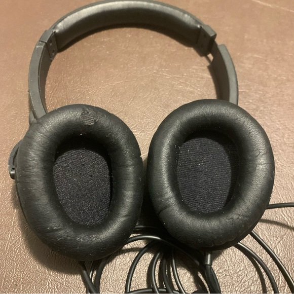 Klipsch One On-Ear Stereo Headphones with Mic + 3 Button Remote - Picture 7 of 13